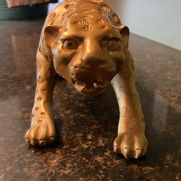 Other - Gold leopard table top statue